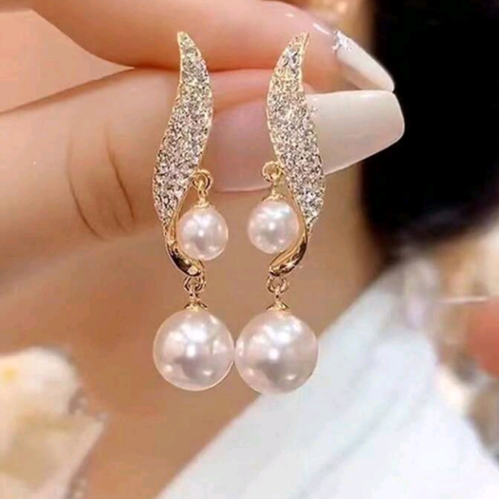 NEW women's rhinestone and double pearl dangle earrings, gold